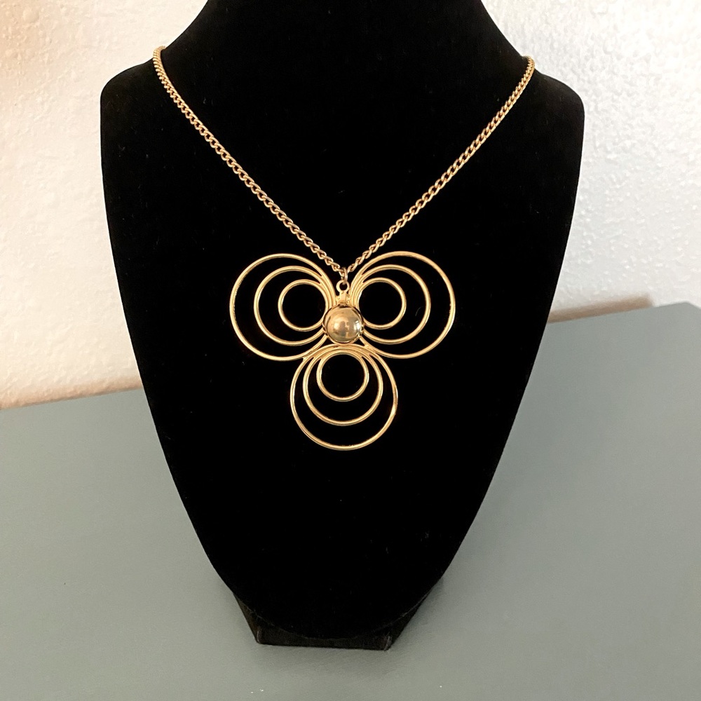 Lite weight gold plated chain necklace.